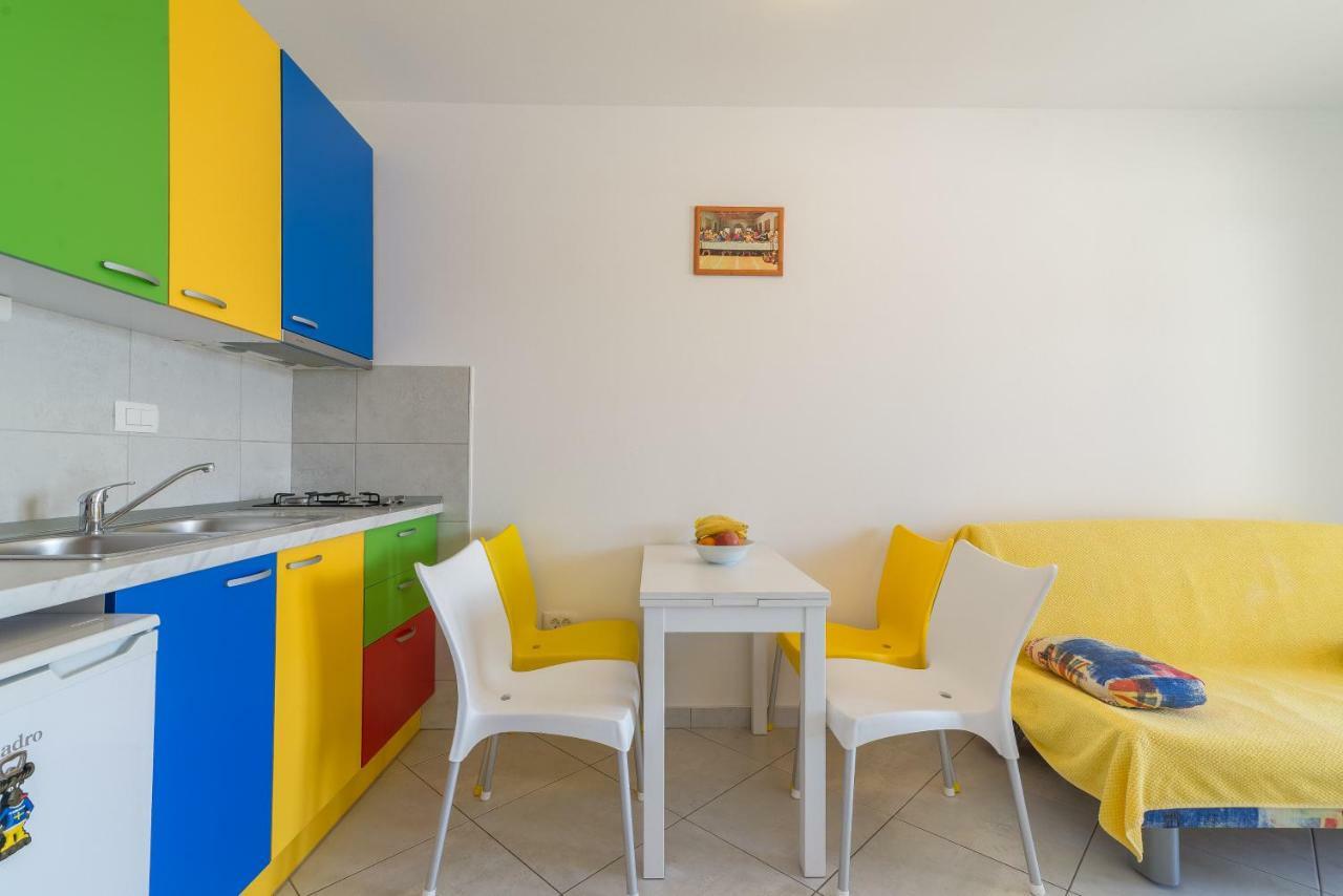 Beachfront Apartments Villa Sisa Primošten Kültér fotó